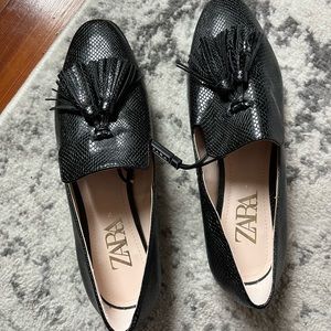 Zara Black Textured Loafers with Tassels